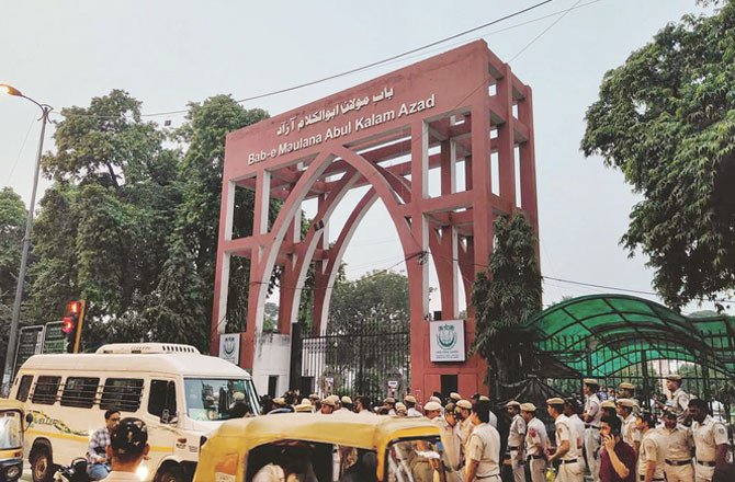 جامعہ ملیہ اسلامیہ میں طلبہ کے مطالبات پر غور کرنے کیلئے کمیٹی تشکیل