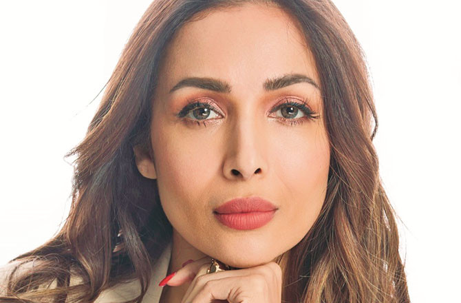’چھیاں چھیاں‘ کی شوٹنگ کیلئے ملائیکا کو رسی سے باندھا گیا تھا جس سے انہیں زخم آگئے تھے