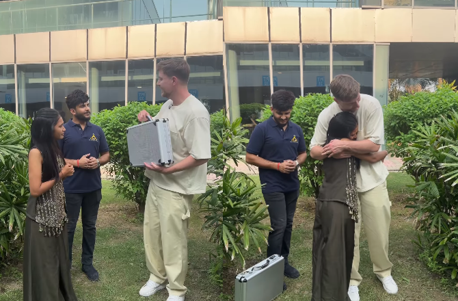 ۳۵۶؍ دن کی کوشش رنگ لائی؟ مایا گپتا اور مسٹر بیسٹ کی ملاقات