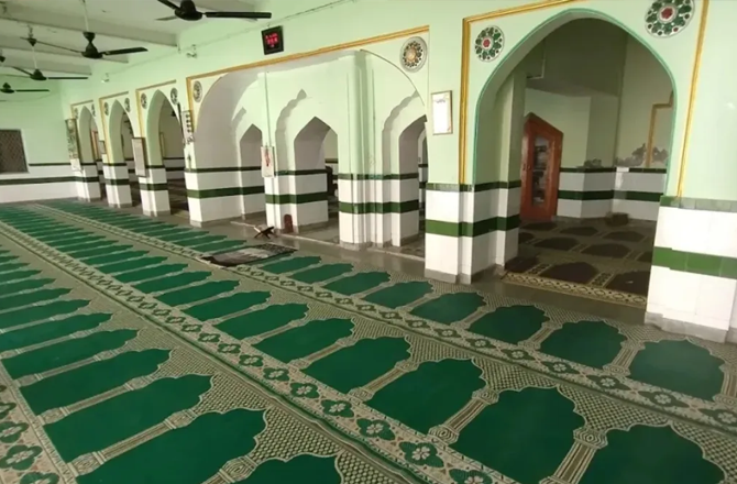 دہلی: ریس کورس کی تاریخی مسجد کی مسماری پر چار ہفتوں کیلئے روک
