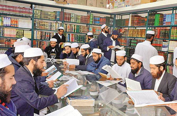 فتاوے: فتاویٰ میں استعمال ہونے ناموں کی حقیقت اور مفتی کیسے بنتے ہیں؟، سجدۂ سہو کرنا بھول گئے
