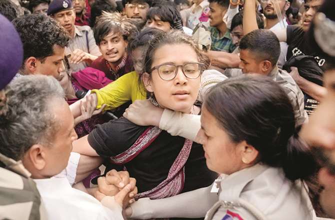 احتجاج کی نئی پہچان، نیہا بورا سے گرمہر کور تک