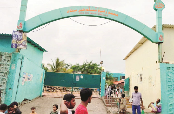 دیونار قبرستان میں قبروں کیلئے حد بندی شروع کی گئی ہے