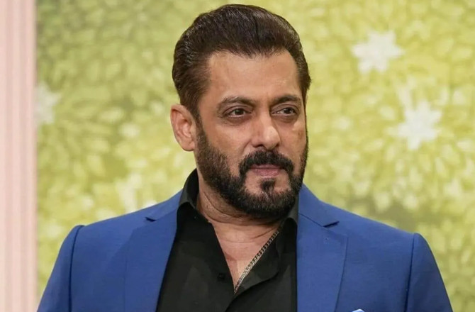 سلمان خان کی اداکاراؤں کی تصاویر کھینچنے والے فوٹوگرافرس کو کارروائی کی تنبیہ