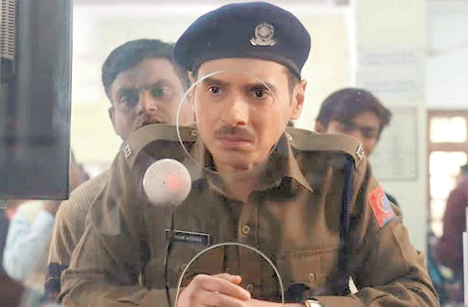ویٹنگ ہے: ریلوے ٹکٹ نہ ملنے کے مسئلے کو ہلکے پھلکے انداز میں پیش کرتی ہے