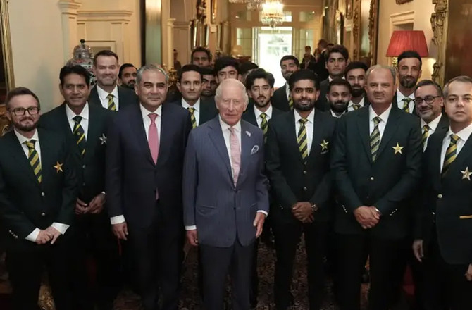 بابر اعظم اور برطانیہ کے کنگ چارلس کی دلچسپ گفتگو، ویڈیو سوشل میڈیا پر وائرل