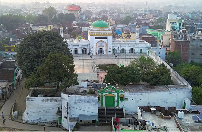 سنبھل کی بابا بہاؤالدین شاہ مسجد کے ڈھانچے میں مبینہ تبدیلی کی شکایت، جانچ شروع