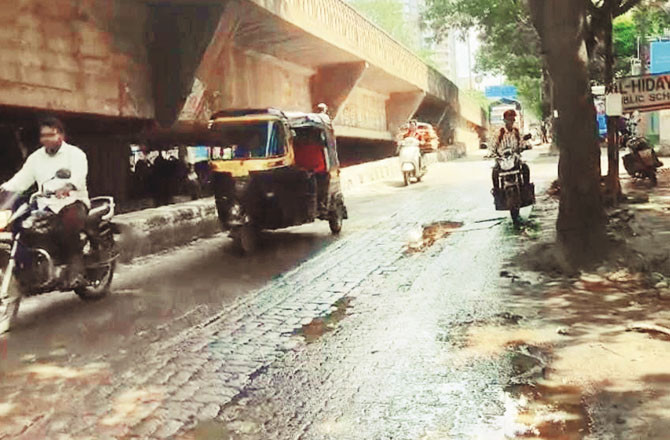 بھیونڈی: سڑک اور پیور بلاکس کے درمیان گہری دراڑ سے خطرہ