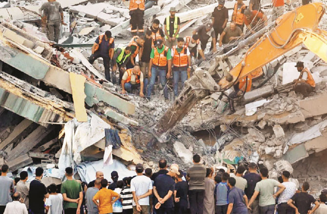 غزہ میں عمارت منہدم، کم از کم۲۰؍ فلسطینی جاں بحق، متعدد ملبے تلے دبے