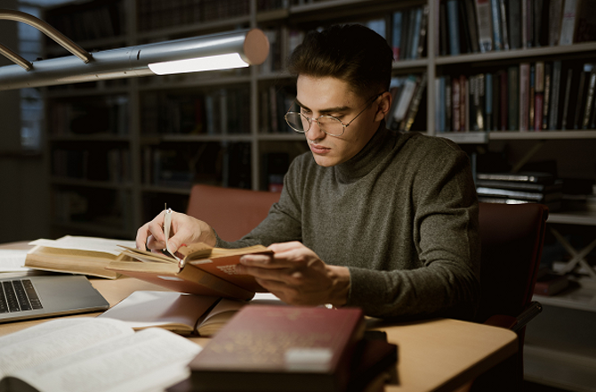 اِن ۹؍ کتابوں سے سیکھیں سوال کرنا اور زندگی کو مختلف نظر سے دیکھنا