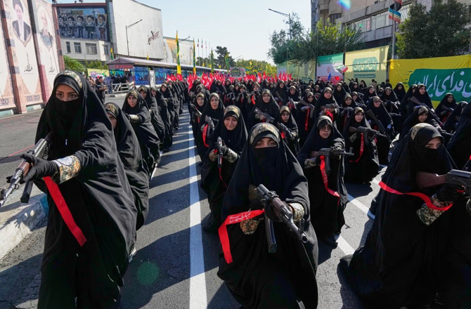 ایران: ٹرمپ کی دھمکی کے بعد تہران میں حکومت حامی مظاہرہ، لاکھوں کی شرکت