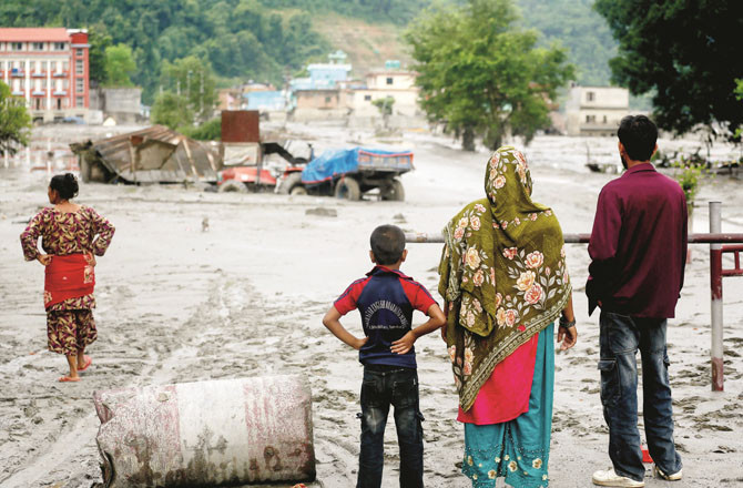 وے دن گئے کہ آنکھیں دریا سی بہتیاں تھیں 