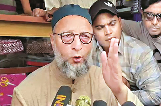 اویسی نے ایس آئی آر کو پچھلے دروازہ سے این آر سی نافذ کرنے کی کوشش قراردیا 