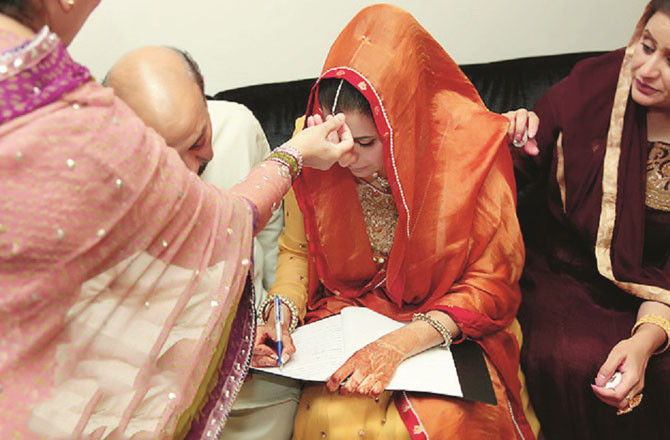 فتاوے: ماں باپ کے ترکہ میں تمام لڑکے لڑکیاں سہام شرعیہ کے مطابق حقدار ہوتے ہیں 