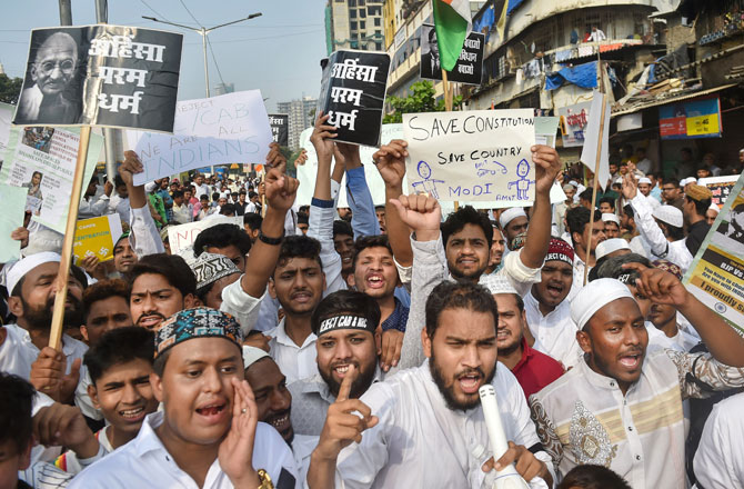 شہریت قانون اور این آر سی کیخلاف ممبئی میں عوام کا احتجاج