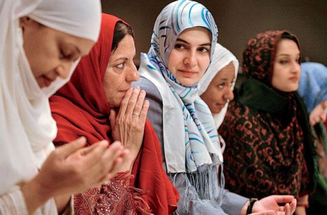 اپنی پڑوسن کی کامیابی اور خوشحالی کو دیکھ کر خوش ہونا سیکھیں۔ تصویر ہارورڈ میگزین 