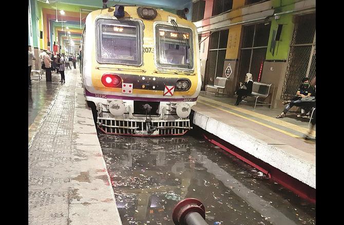 Churchgate Railway Station. Photo: Inquilab