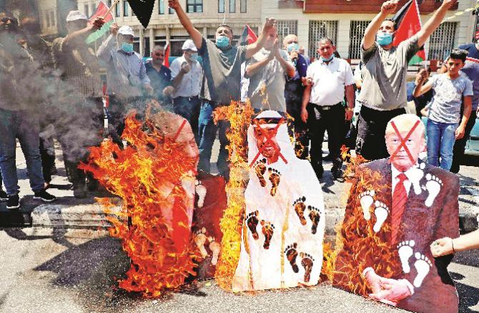 Palestinian people protest. Photo: PTI