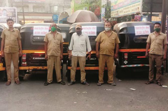 Dombivli rickshaw drivers with their vehicles. Photo: INN