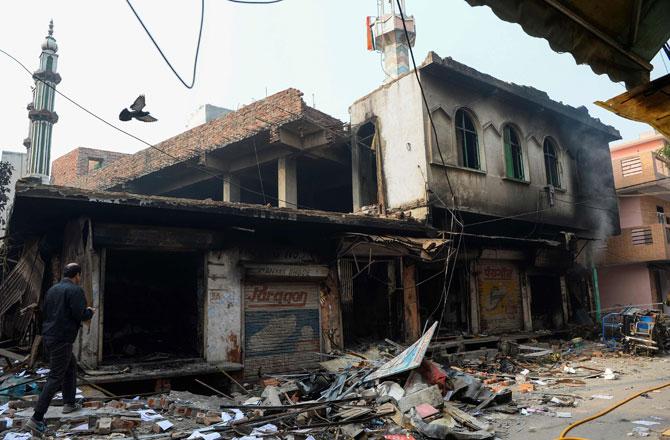   شمال مشرقی دہلی میں تشدد سے مرنے والوں کی تعداد ۲۳ہوگئی، حالات کشیدہ۔ تصویر : پی ٹی آئی