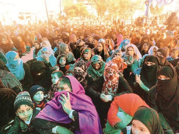  عیدگاہ میدان میں موجود خواتین کی بھیڑ۔ تصویر:انقلاب