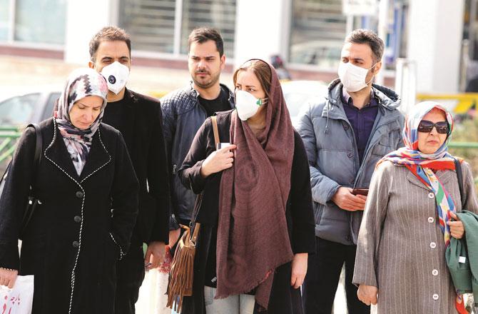  اب ایران کے شہروں میں بھی لوگ ماسک پہننے پر مجبور ہیں تصویر: پی ٹی آئی