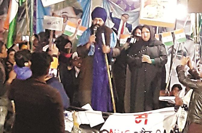  امر ونگ سنگھ مرادآباد پہنچ کر سکھ سماج کی حمایت کا اعلان کرتے ہوئے۔ تصویر: آئی این این
