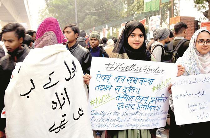 جامعہ کے طلبہ کا احتجاج ۔ تصویر : انقلاب