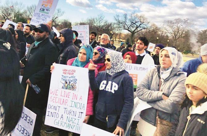  واشنگٹن   میں واقع ایک پارک میں ہندوستانی امریکیوں کا مظاہرہ ۔ تصویر : پی ٹی آئی