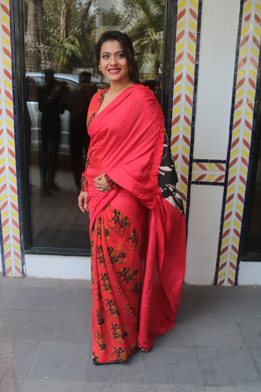 بالی ووڈ اداکارہ کوجول اپنی فلم تانا جی کی تشہیر کے دوران دیکھی جا سکتی ہیں۔ تصاویر : یوگین شاہ