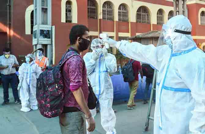 Health Worker - Pic : PTI