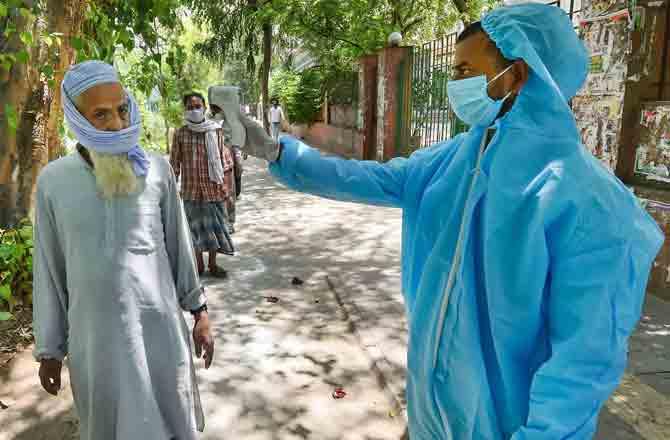 Health Worker - Pic : PTI