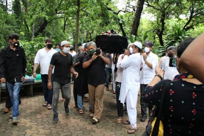 People carrying the body to the cemetery. Photo: Inquilab