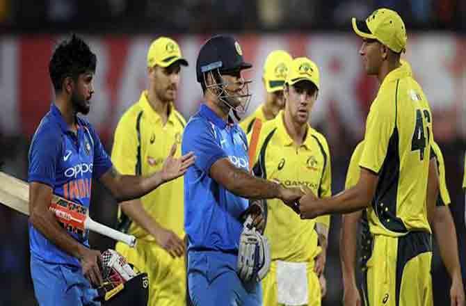 Team India and Australia - Pic : INN