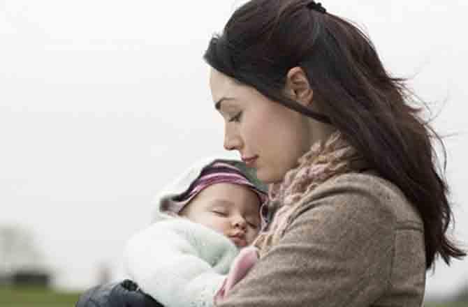 Baby with Mother - Pic : INN