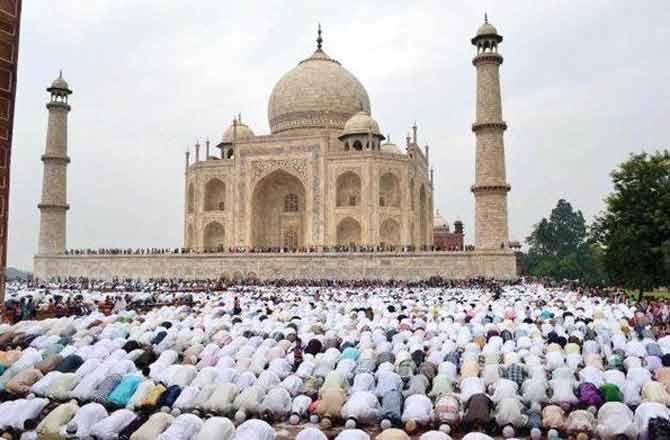 Prayer at Taj Mahal - Pic : INN