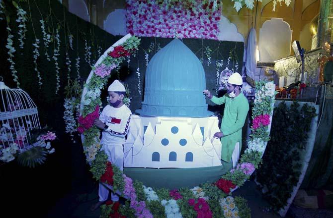 Eid Milad - Pic : PTI