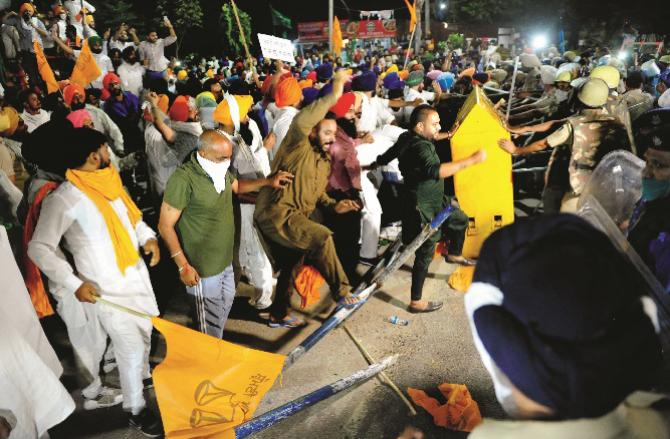 Farmers protest. Photo: PTI