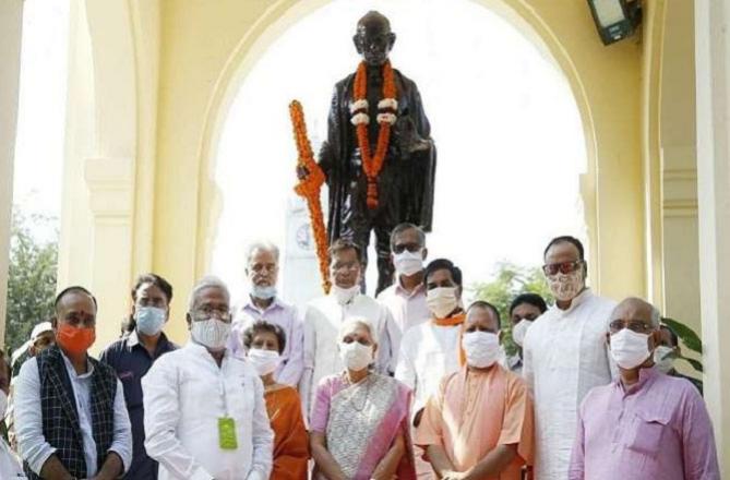 Anandiben And Yogi Adityanath In Front Of The Statue Of Mahatma Gandhi Picture:INN