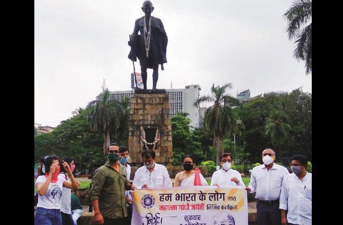 Hum Bharat Ke Log members are protesting outside the Mantralya. Photo: INN