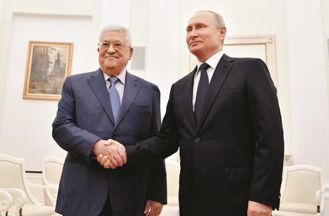 Putin and Mahmoud Abbas. Photo: INN