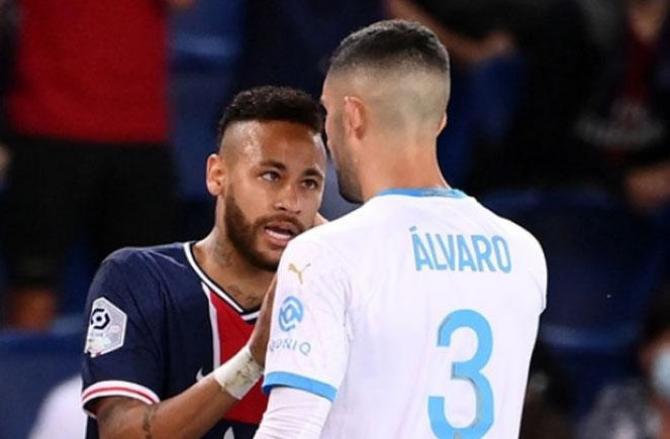 Argument scene between Neymar and Alvaro Gonzalez.Picture:INN