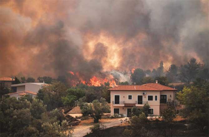 The fire in the affected areas is taking a terrible turn, and efforts are being made to control it on a war footing.Picture:PTI