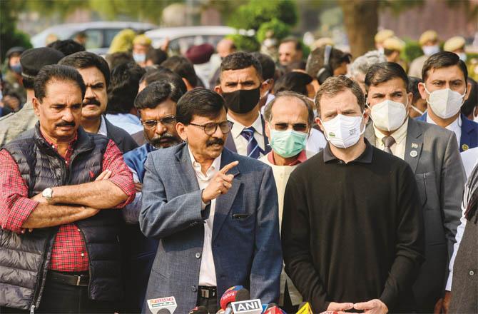 Sanjay Rawat addressing the media. Along with Rahul Gandhi and other leaders