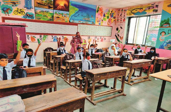 The shortage of teachers in schools due to covid duty is causing educational loss to the children. (File photo)