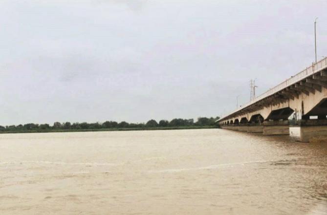 Ayodhya: A scene of the flood in Serjo.Picture:INN