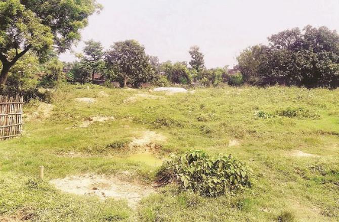 Bhagalpur: Ibrahimpur Cemetery which has not been cordoned off yet .Picture:Inquilab