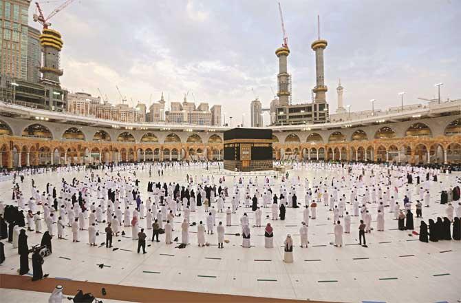 Eid prayers were arranged in Masjid-ul-Haram keeping in view all precautionary measures. (Photo: Agency)