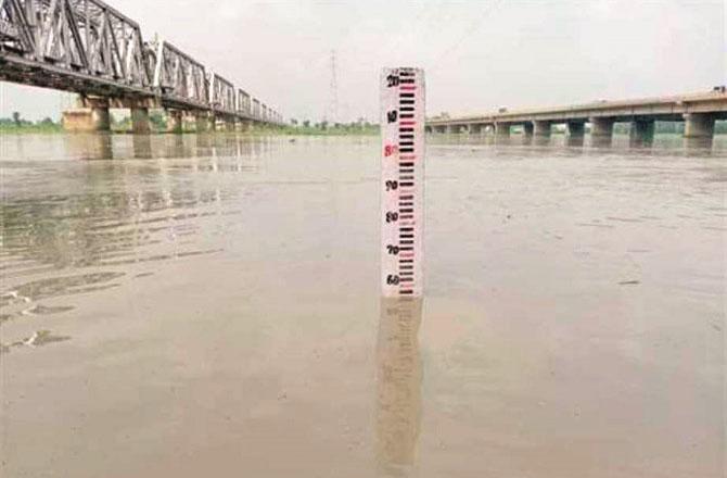 The water level of the river Ganga is normal.Picture:Inquilab