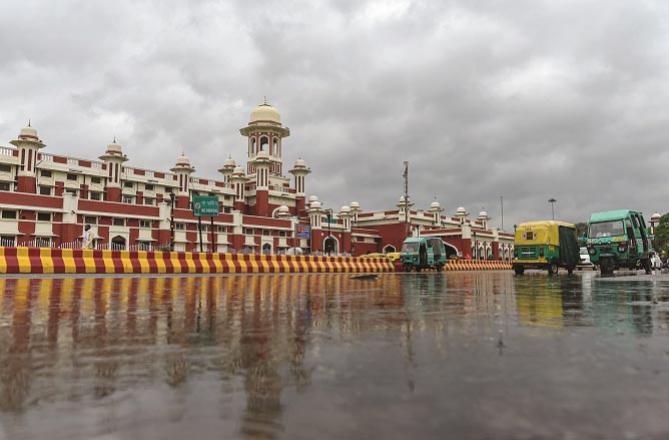 Lucknow: A view outside the Charbagh Railway during rains.Picture:PTI